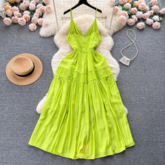 Holiday style pleated V-neck suspender dress for women