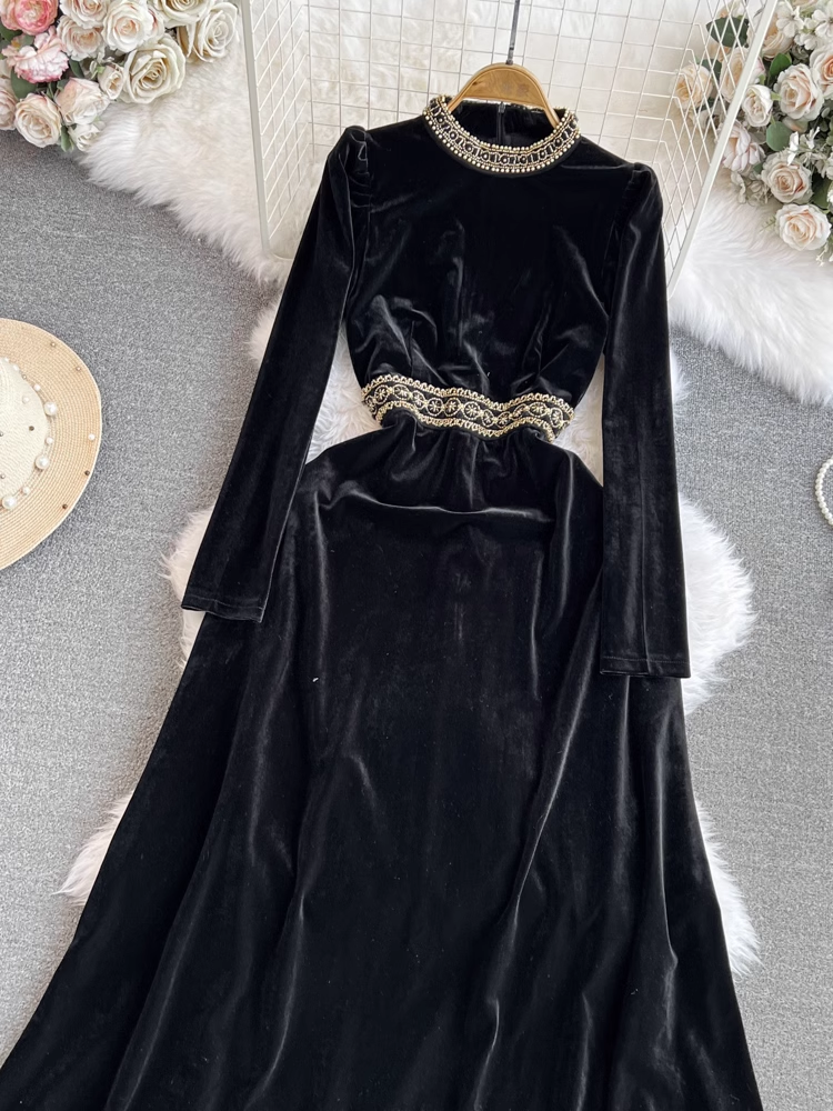 Long-sleeved A-line velvet dress with stand collar