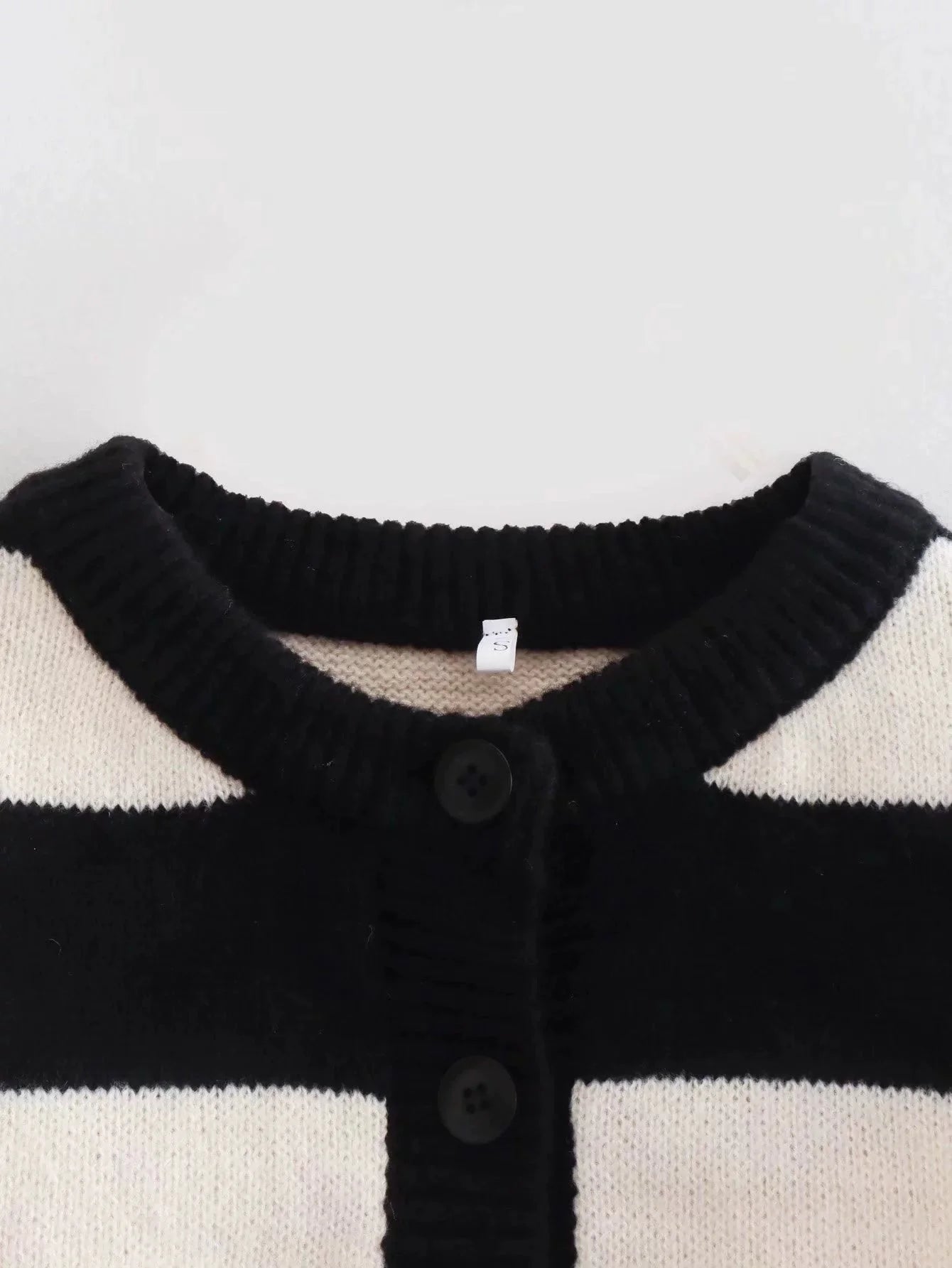 Alonni Striped Crop Sweater