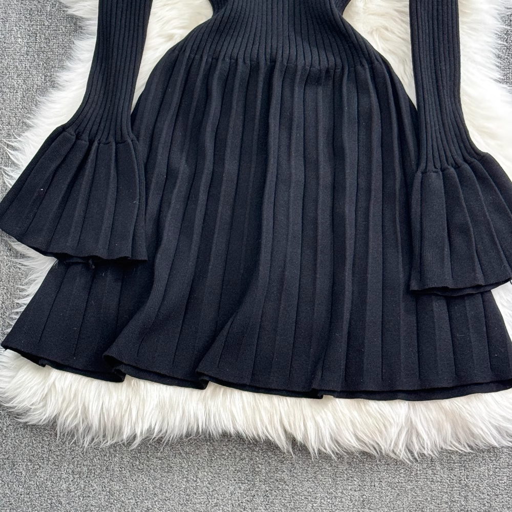 Flared long-sleeve A-line pleated knit dress