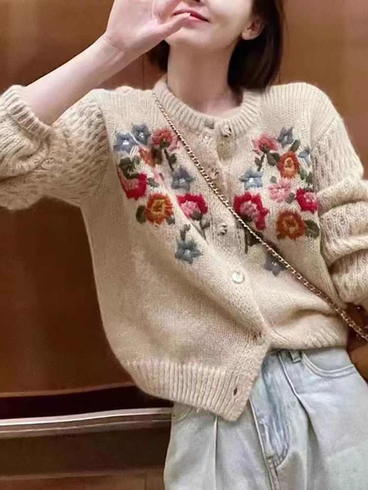 Embroidered cardigan crew neck knitted