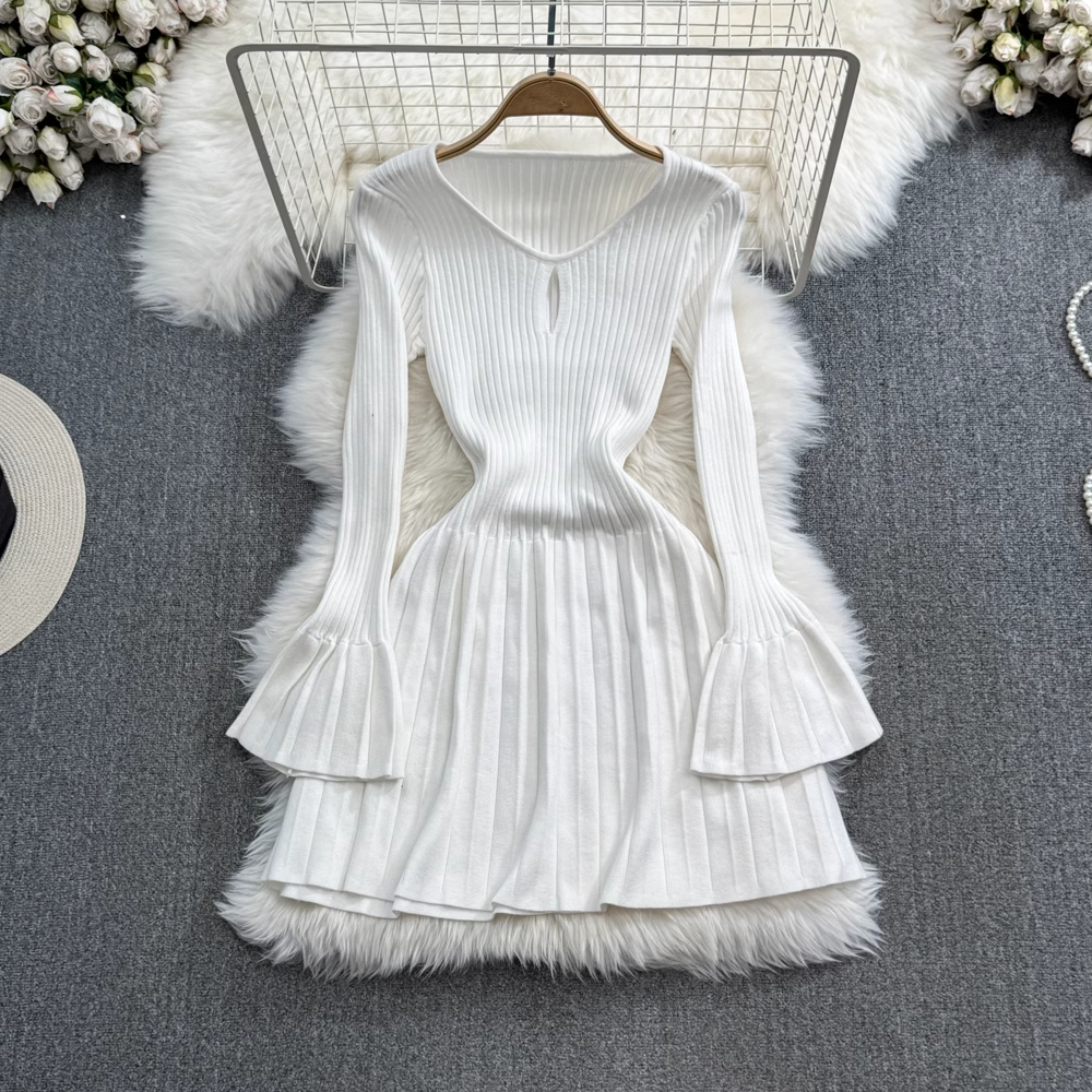 Flared long-sleeve A-line pleated knit dress