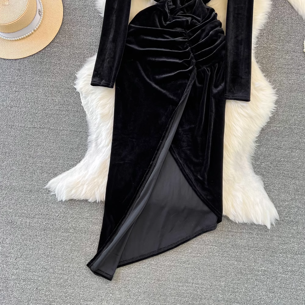 Long-sleeved V-neck pleated waist mid-length irregular slit velvet dress