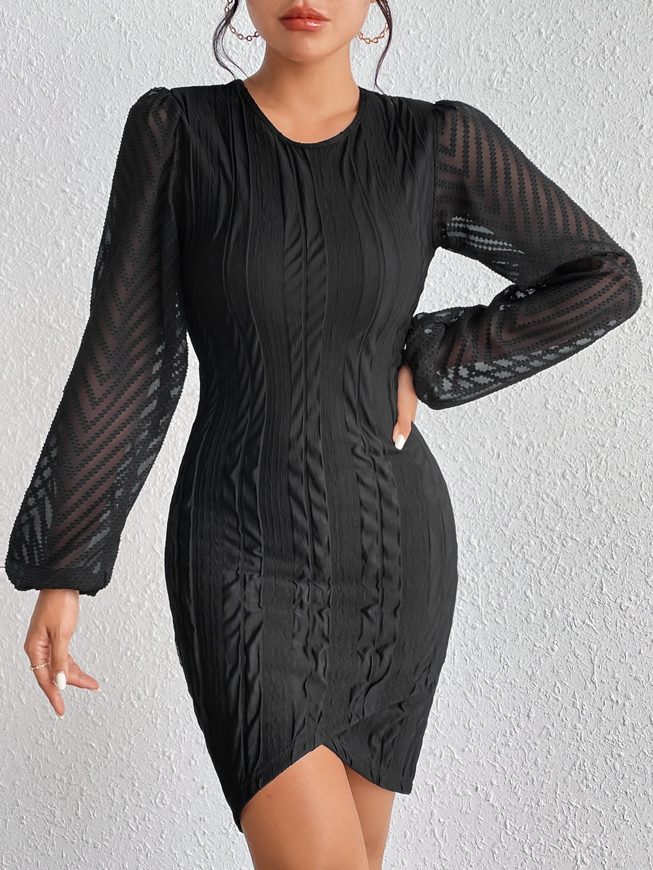 Black lace lantern sleeve slim dress