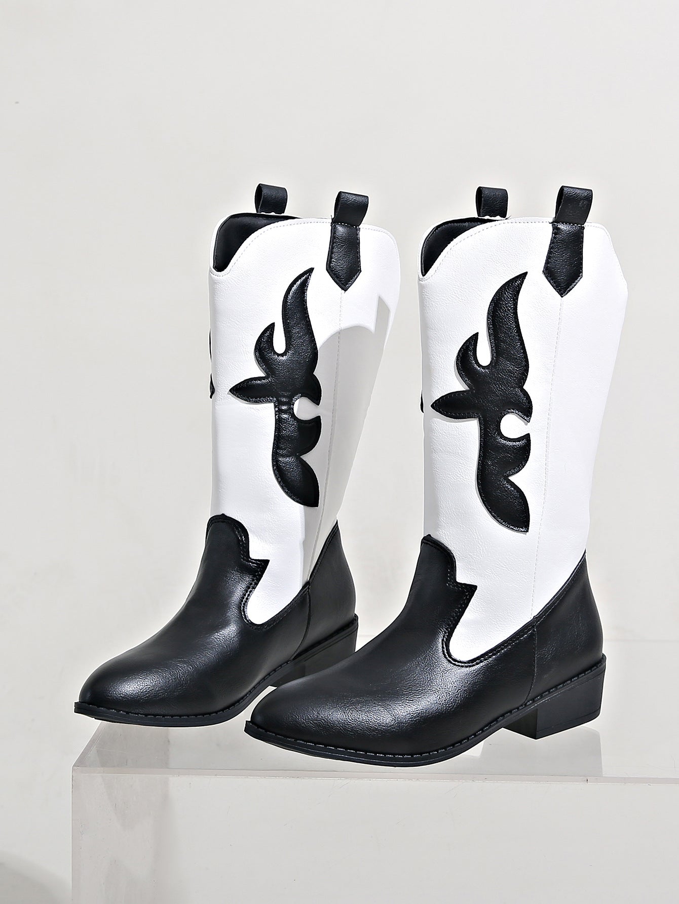 Black and white spliced pointed toe knight boots