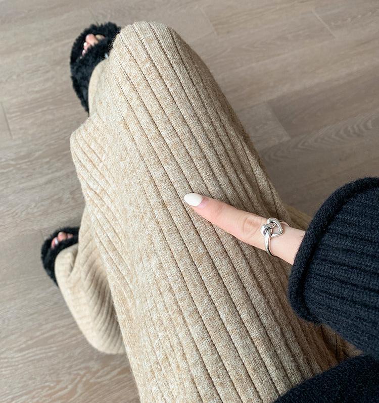 Zoya Ribbed Knit Button Pants