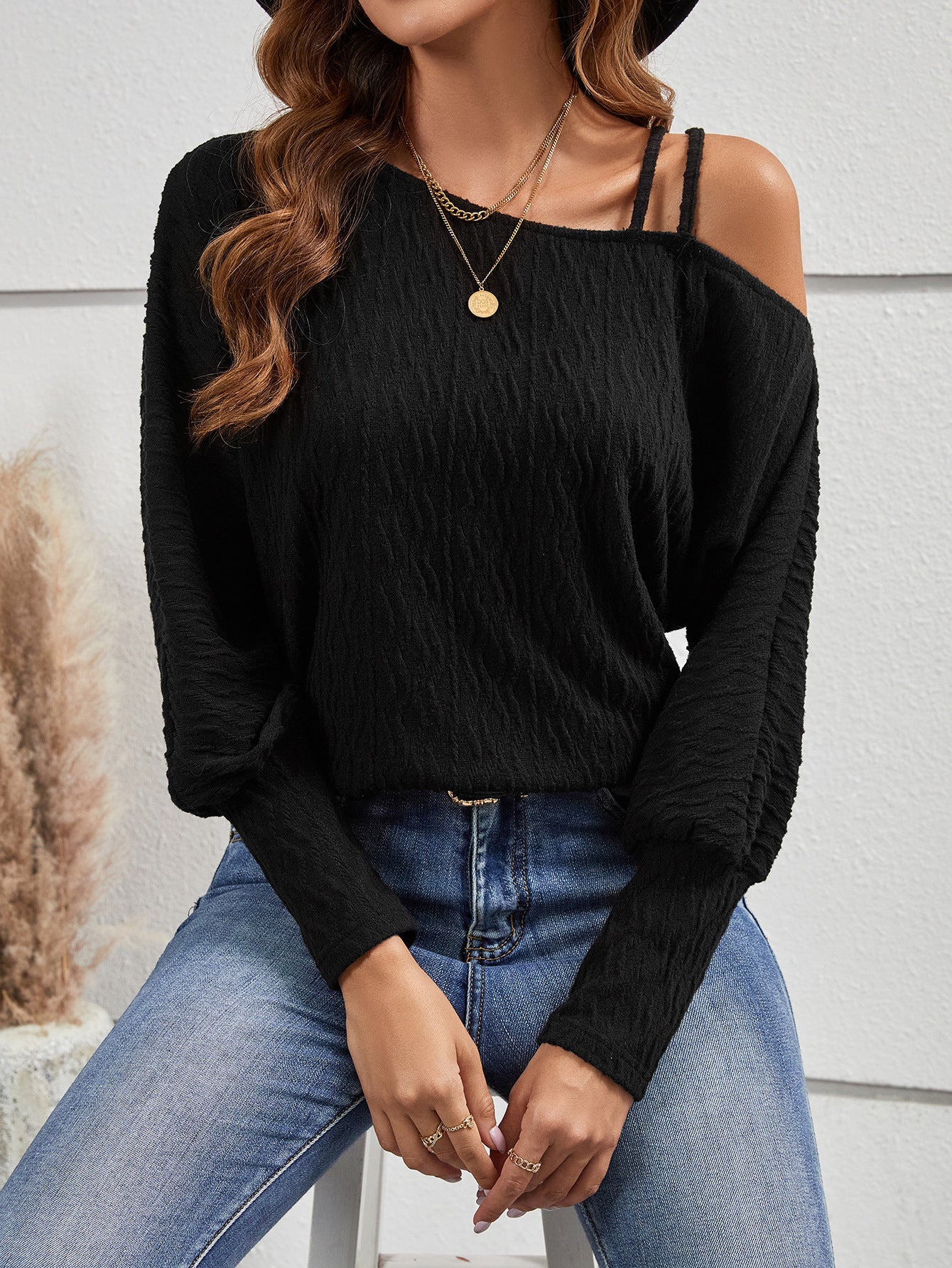 Black off-shoulder long-sleeved knitted top