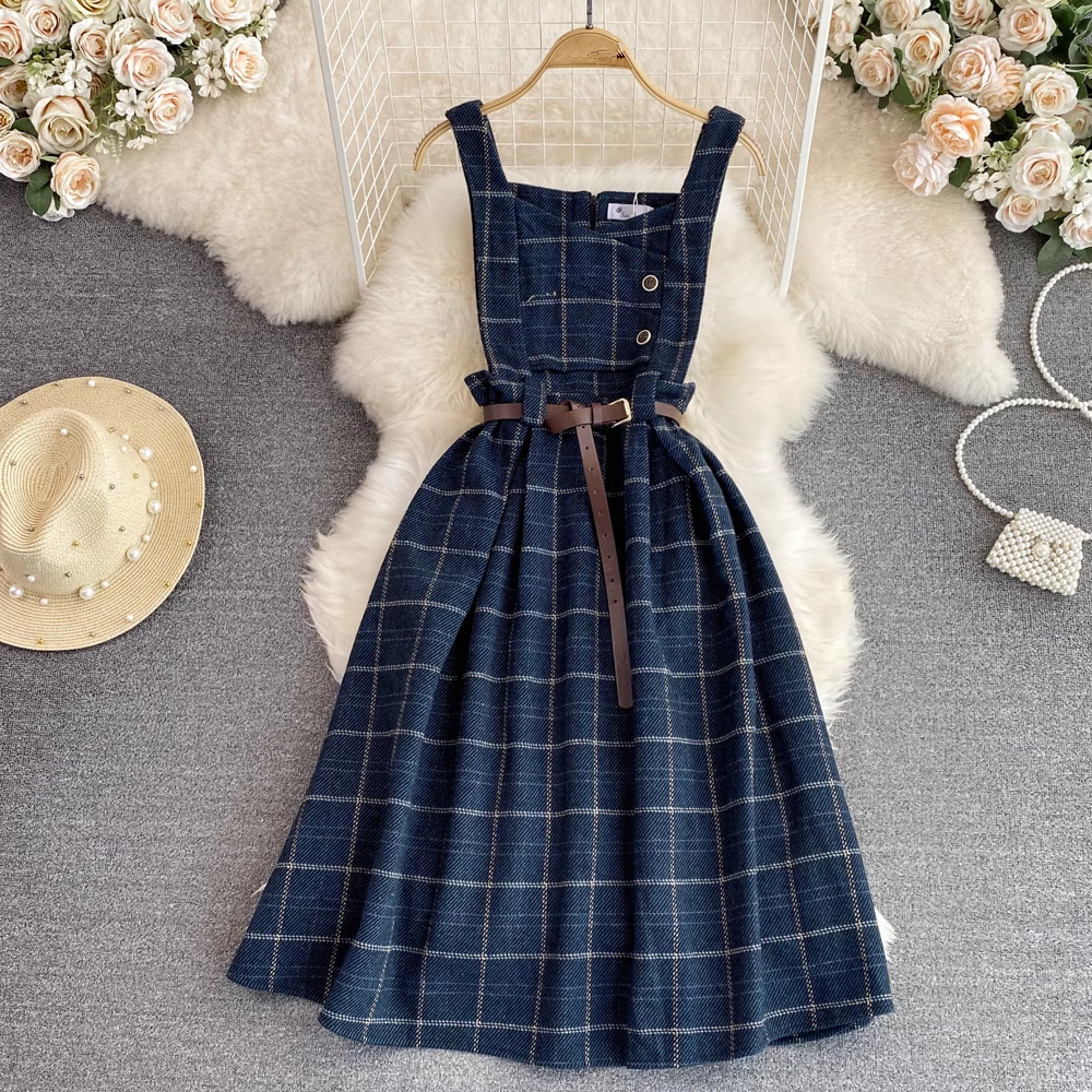 Plaid suspender dress retro style in autumn and winter