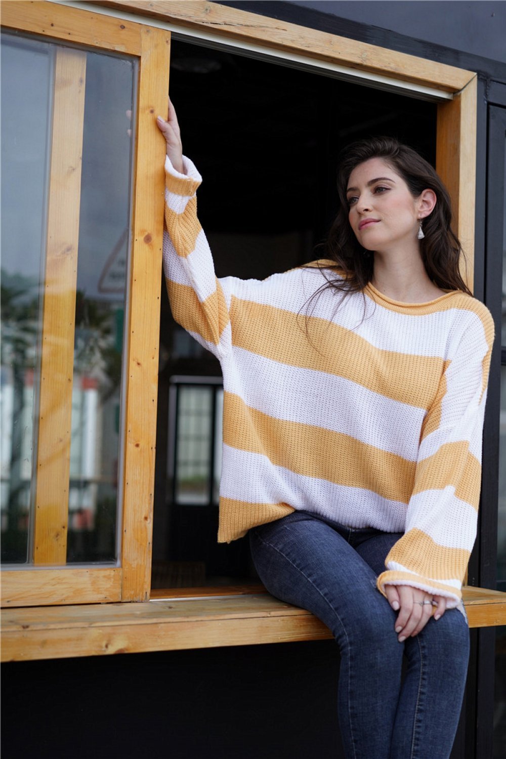 Leisutr Striped Round Neck Sweater